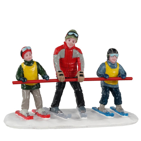 Ils apprenent à faire du ski - Village Lemax